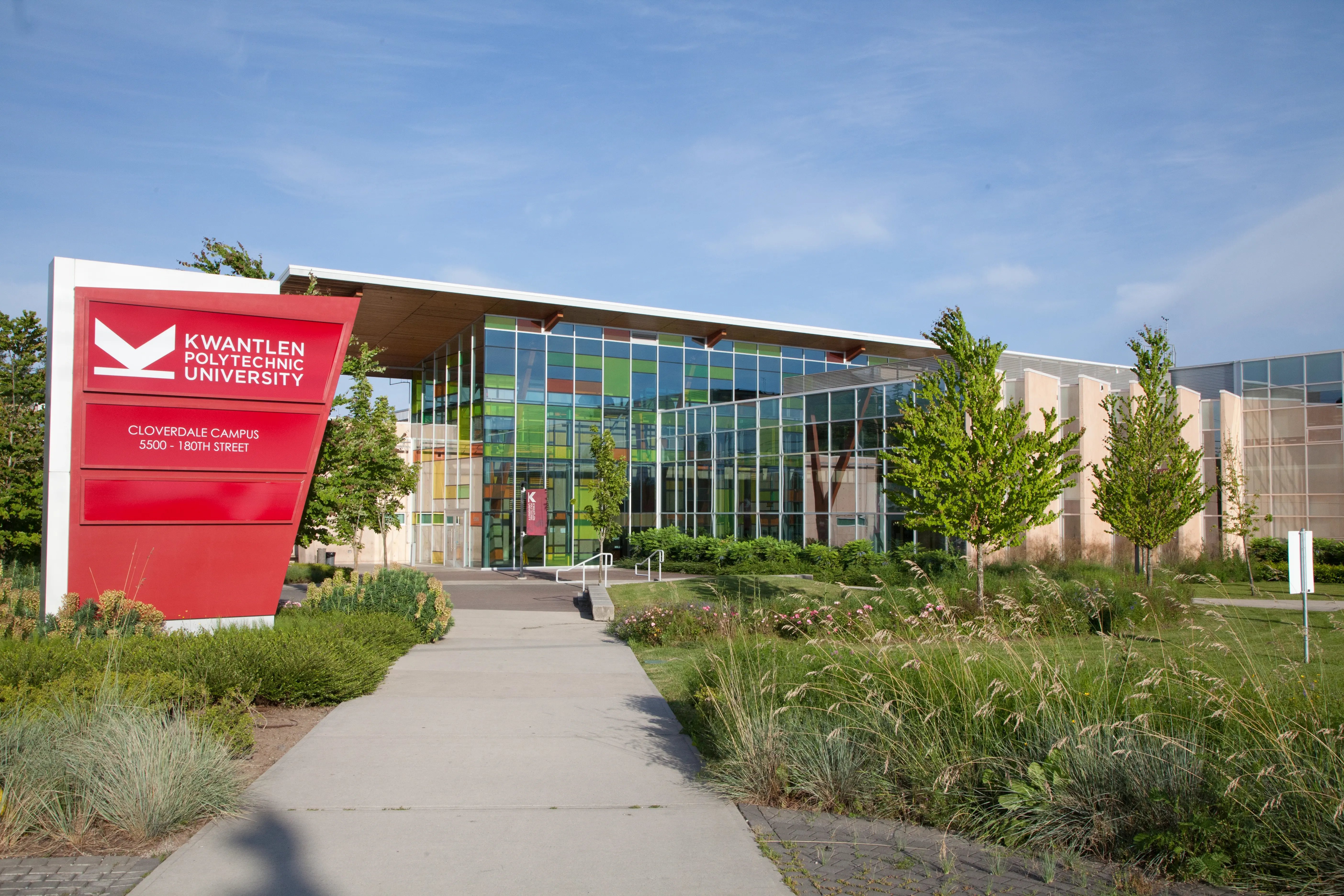 Das moderne Universitätsgebäude der Kwantlen Polytechnic University in Kanada