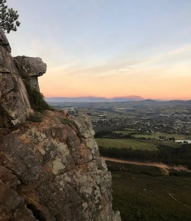 Panoramaausblick auf Stellenbosch und Umgebung.