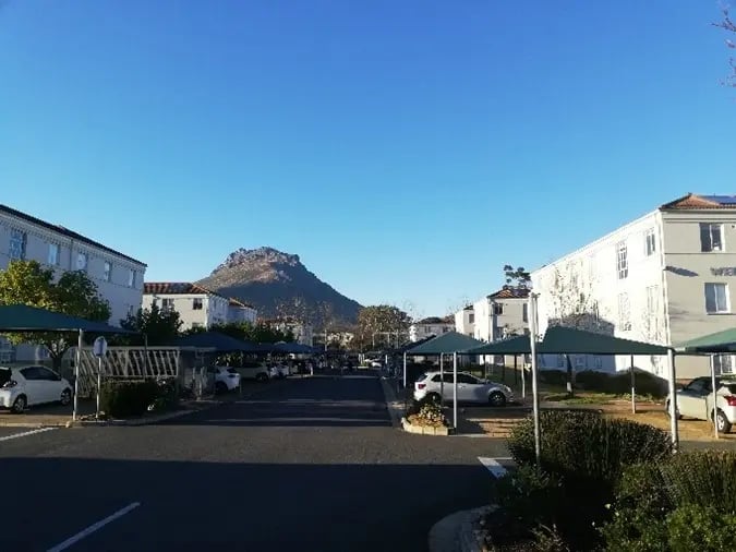 Studierendenwohnheime und Berge in der Nähe der Stellenbosch University.