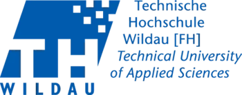 Das Logo der Technischen Hochschule Wildau (FH), das in Blau und Weiß gestaltet ist, mit einer digitalen Quadratform.