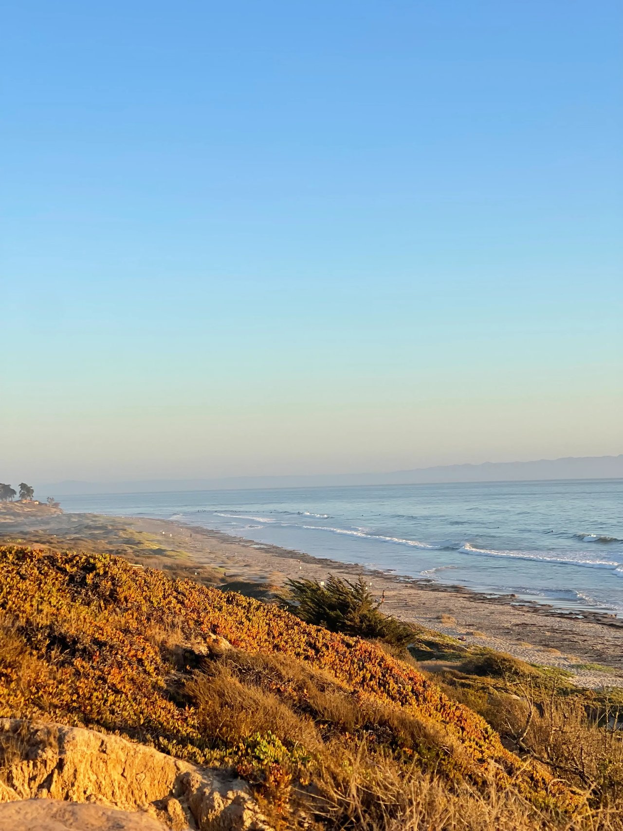 Strand mit Sonnenuntergang in Santa Barbara.